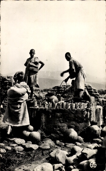 Postcard Africa, Africans carrying water, water carriers, water drawers