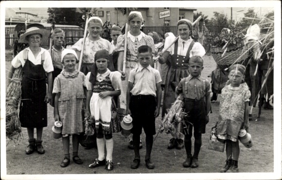 Foto Kleinneuschönberg Olbernhau im Erzgebirge, Erntedankfest, Gruppenbild
