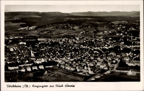 Ak Forchheim in Oberfranken Bayern, Luftaufnahme von  Eingangstor zur Frank Schweiz