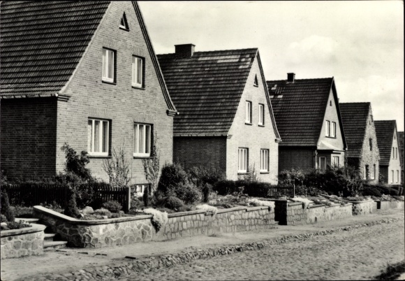 Postcard Goldberg in Mecklenburg, Müllerweg, single-family houses