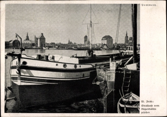 Ak Stralsund, Hansestadt, Blick vom Rügendamm auf die entfernte Stadt