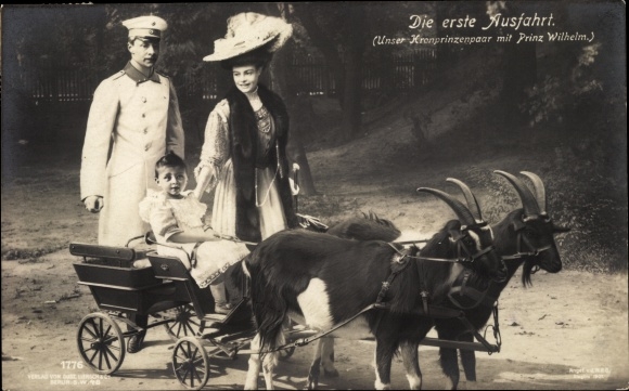Postcard Crown Prince Wilhelm of Prussia, Crown Princess Cecilie of Prussia, Prince Wilhelm, goat carriage