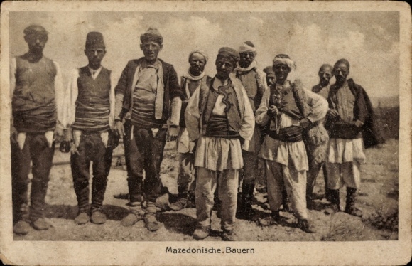 Postcard Macedonian peasants in folk costumes, vests, turbans, Trenkler 131 3