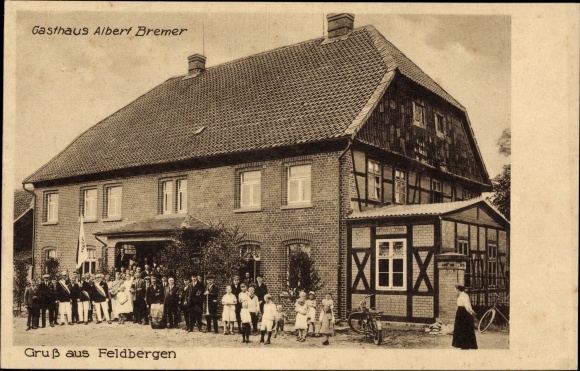 Ansichtkaart Feldbergen Söhlde in Nedersaksen, Gasthaus Albert Bremer, totaaloverzicht, groepsportret