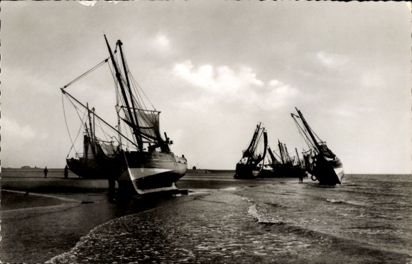 Ak Noordzeebadplaats Büsum, schepen in het Fohrwasser, Noordzee, zwart-witfoto