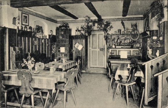 Ak Rockau Schkölen in Thüringen, Bauernstube, Tischgedeck, Holzstühle, Klavier, ländliche Atmosph