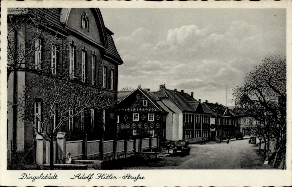 Ak Dingelstädt im Eichsfeld Thüringen, Strasse mit Häusern, Adolf Hitler-Strasse, Bäume