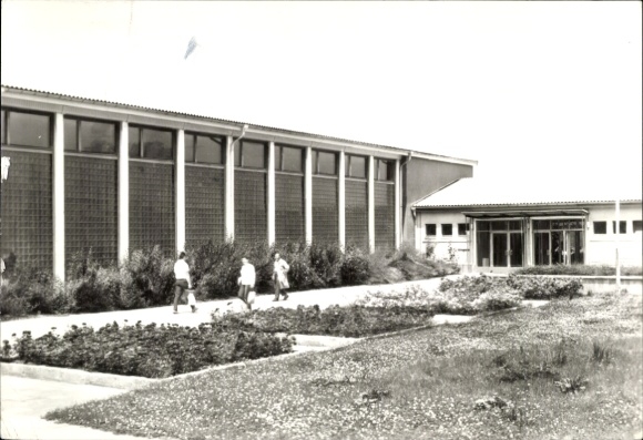 Postcard Kreischa near Dresden, sports hall, central institute, people, garden
