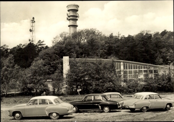 Ak Petersberg im Saalekreis, Fernsehpavillon, Aussichtsturm, Sendemast, Autos