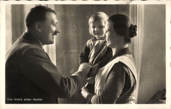 Postcard Führer and Reich Chancellor Adolf Hitler, The Happiness of a Mother, Photo Hoffmann 609
