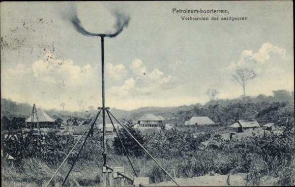 Ak Sumatra Indonesien. Erdölbohrgebiet, Verbrennung von Erdgasen