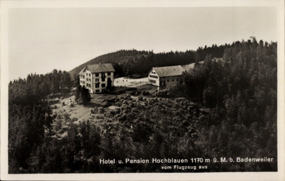 Ak Blauen Badenweiler im Schwarzwald, Hotel und Pension Hochblauen, Fliegeraufnahme
