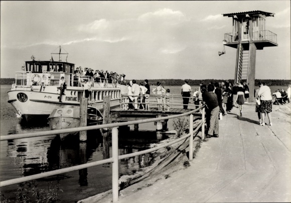Postcard Klink on the Müritz, FDGB holiday settlement of peoples&#39; friendship, on the pier, ship Fontane