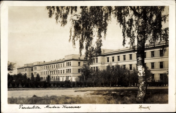 Postcard Pardubice Pardubice city, exterior view of the Mudra barracks