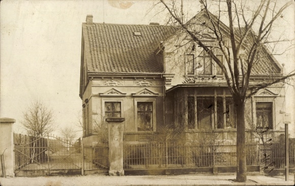 Foto Ak Oschersleben an der Bode, Wohnhaus, Vorgarten