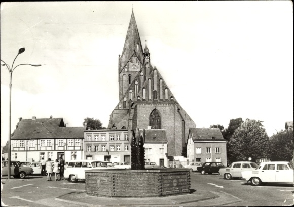 Postcard Barth on the Baltic Sea, market square and St. Mary&#39;s Church, fountain, parked cars