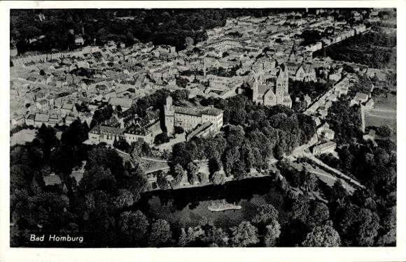 Ak Bad Homburg vor der Höhe Hessen, Luftaufnahme  Berge, Stadt, Fluss, Parkanlage