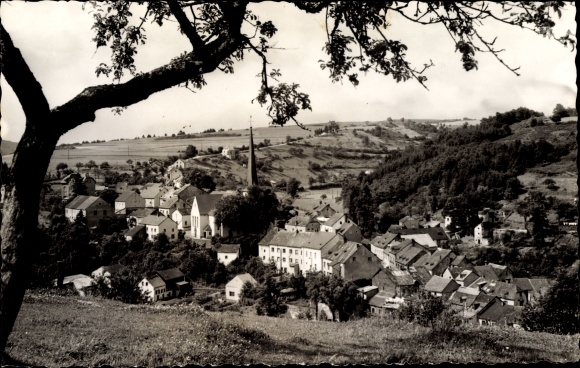 Postcard Waxweiler in the Eifel, Gasthof, overall view