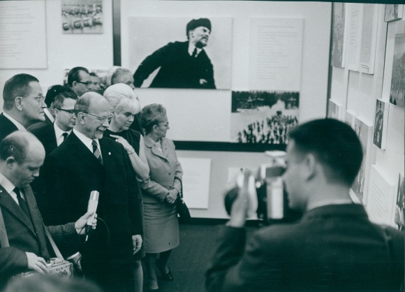 Photo Spremberg, Hans Joachim, Berlin, Walter Ulbricht, visiting the exhibition Von Glück des Menschen