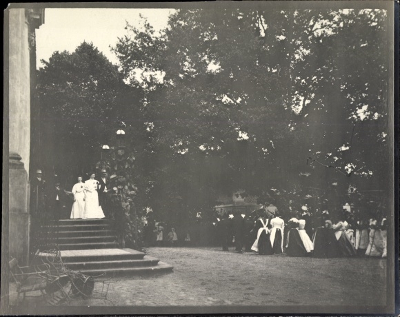 Photo Meseberg Gransee in Brandenburg, group of people, street party, 1908, harvest festival