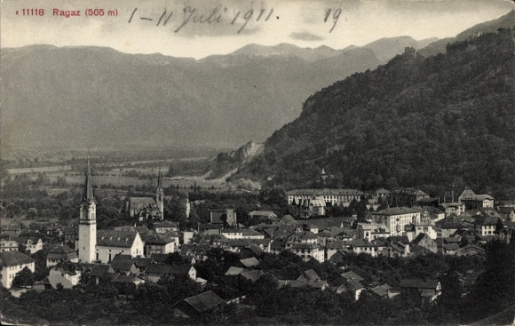 KP Bad Ragaz Kanton St. Gallen, krajobraz górski, widok na miasto, wieża kościoła, architektura historyczna