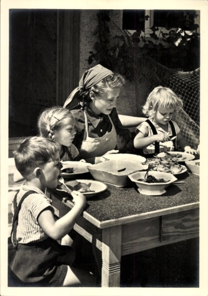 Postcard Hans Retzlaff, Reich Labor Service for Female Youth, Work Maid, RAD