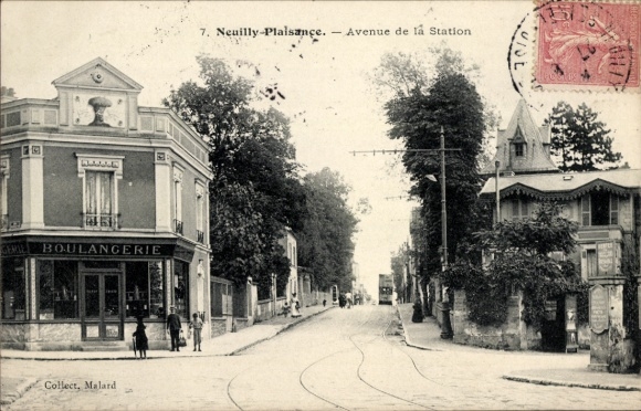 Postcard Neuilly Plaisance Seine Saint Denis, Avenue de la Station