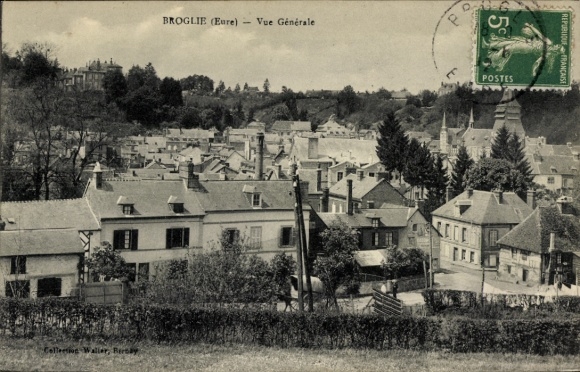 Ak Broglie Eure, uitzicht op de stadshuizen, bomen, landschap