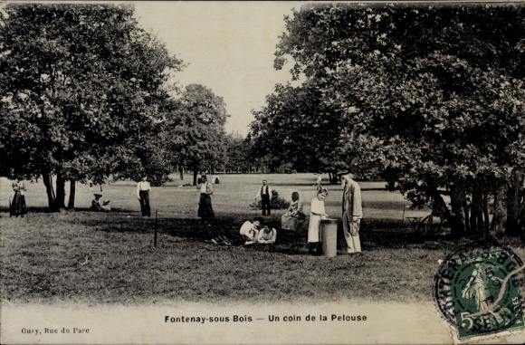 Postcard Fontenay sous Bois Val de Marne, Un coin de la Pelouse
