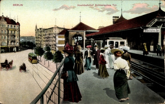 Ak Berlin Kreuzberg, Hochbahnhof Schlesisches Tor, U Bahn, Straßenbahn, Gleisseite