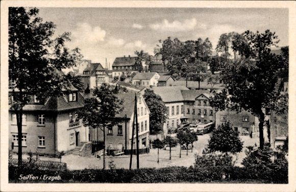 Ak Seiffen im Erzgebirge, Blick auf Seiffen im Erzgebirge mit Kirche, Gasthof und mehreren Woh...