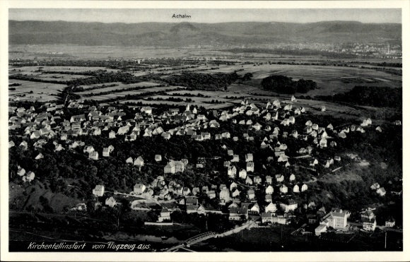 Ak Kirchentellinsfurt in Baden Württemberg, Luftaufnahme von  Achalm sichtbar, zahlreiche Häuser