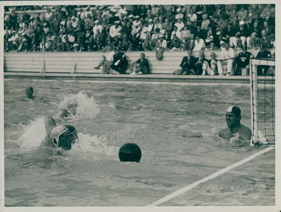 Photo Olympia 1936, water polo, competition between Germany and Belgium