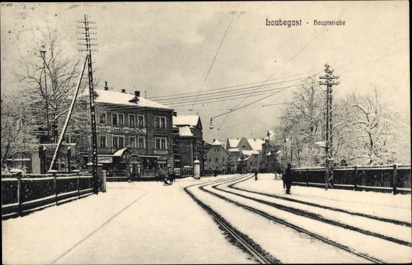 Ak Dresden Laubegast, hoofdstraat in de winter, bakkerij en zoetwaren, tramrails