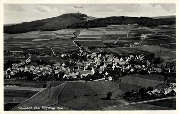 Ak Unlingen in Oberschwaben Württemberg, Luftaufnahme von  ländliche Landschaft, Berg Bussenn