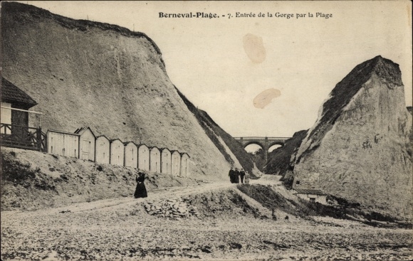 Postcard Berneval le Grand Petit Caux Seine Maritime, beach, entrance to the gorge via the beach