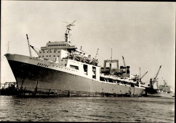 10 old Postcard series ships, shipyards, ports episode 3, various views