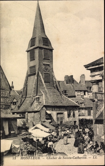 Ak Honfleur Calvados, Clocher de Sainte-Catherine, Markt mit Personen,  Architektur