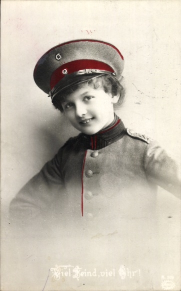 Ak Kind in Uniform, Portrait
