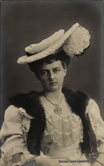 Ak Herzogin Sophie Charlotte von Oldenburg, Portrait, Federhut