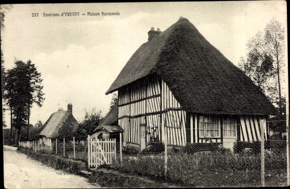 Postcard Yvetot Seine Maritime, Norman House