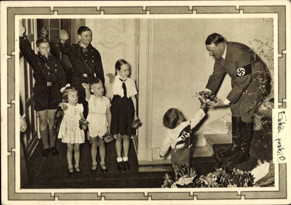 Ganzsachen Ak Kinder begrüßen Adolf Hitler, Blumenstrauß, Propaganda, Hitlerjugend, BDM