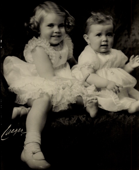 Postcard Princesses Margaretha and Birgitta of Sweden, portrait