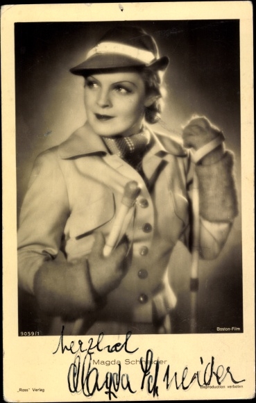 Postcard actress Magda Schneider, portrait, Ross Verlag 6580/1, autograph