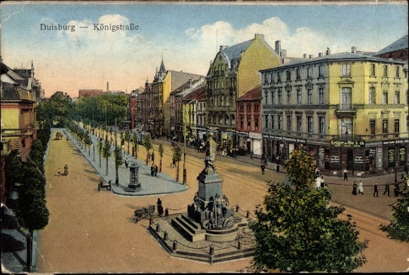 KP Duisburg w Zagłębiu Ruhry, Königstraße, widok na ulicę, pomnik, drzewa, domy