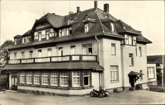 Postcard Hartha Hintergersdorf Tharandt in the Ore Mountains, FDGB convalescent home Forsthaus, motorcycle