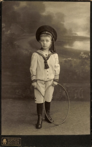 Cabinet photo child portrait, boy in sailor suit with hoop, Günter