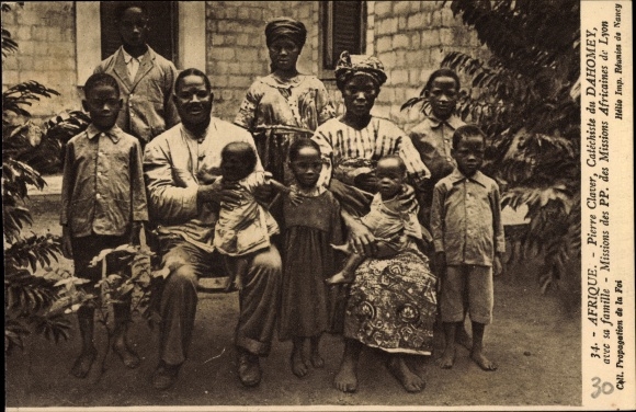 Postcard Benin, Catechist Pierre Claver avec sa famille, Missions des PP des Missions Africaines de Lyon
