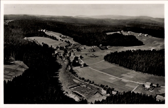 Ak Hochdorf Nagold im Schwarzwald, Luftaufnahme von Kniebis, umgeben von Wäldern und Feldern