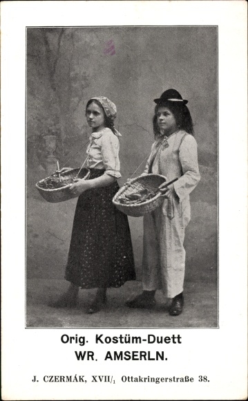 Postcard Vienna 17. Hernals Austria, original costume duet Wr. Amserln, Ottakringerstrasse 38
